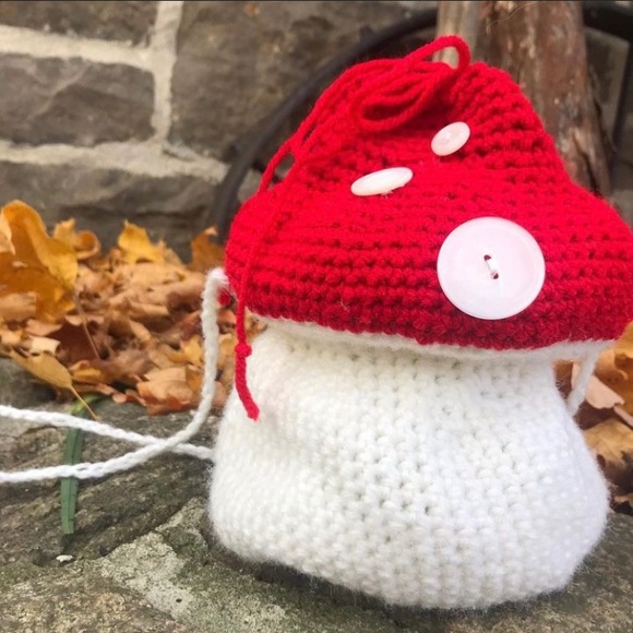 Handmade crochet mushroom purse - Picture 3 of 4